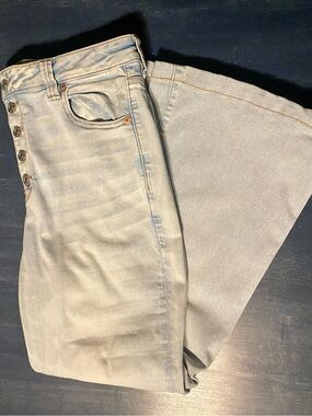 American Eagle Outfitters Women’s Light Blue High-Rise Flare Jeans